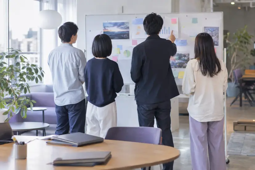 チームで働く様子のイメージ（AI で作成）